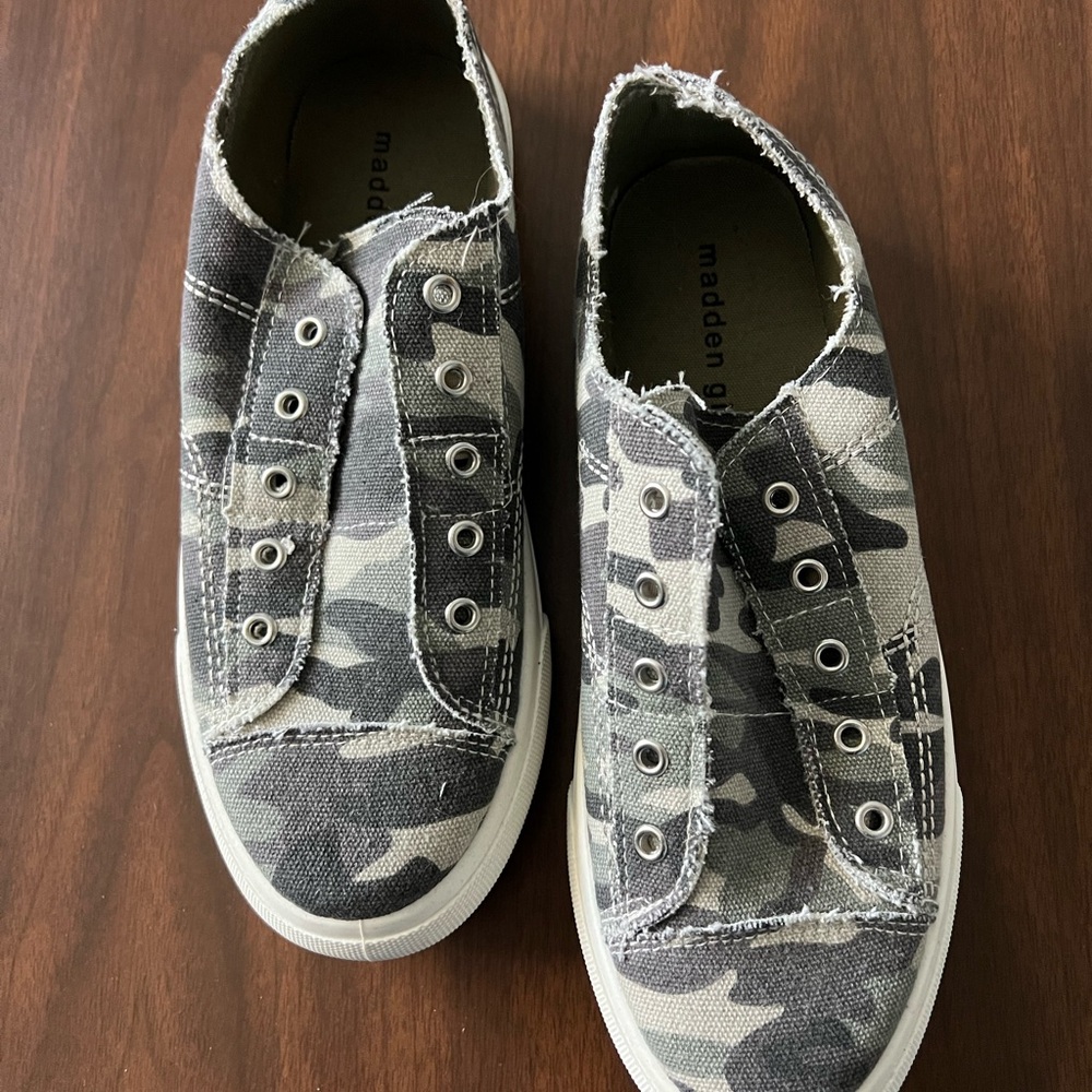 Madden Girl Camo Platform Sneakers NWOT